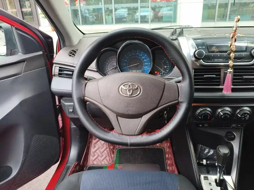 Toyota Yaris L — миниатюра 3