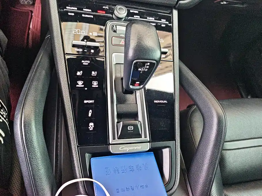Porsche Cayenne — миниатюра 16