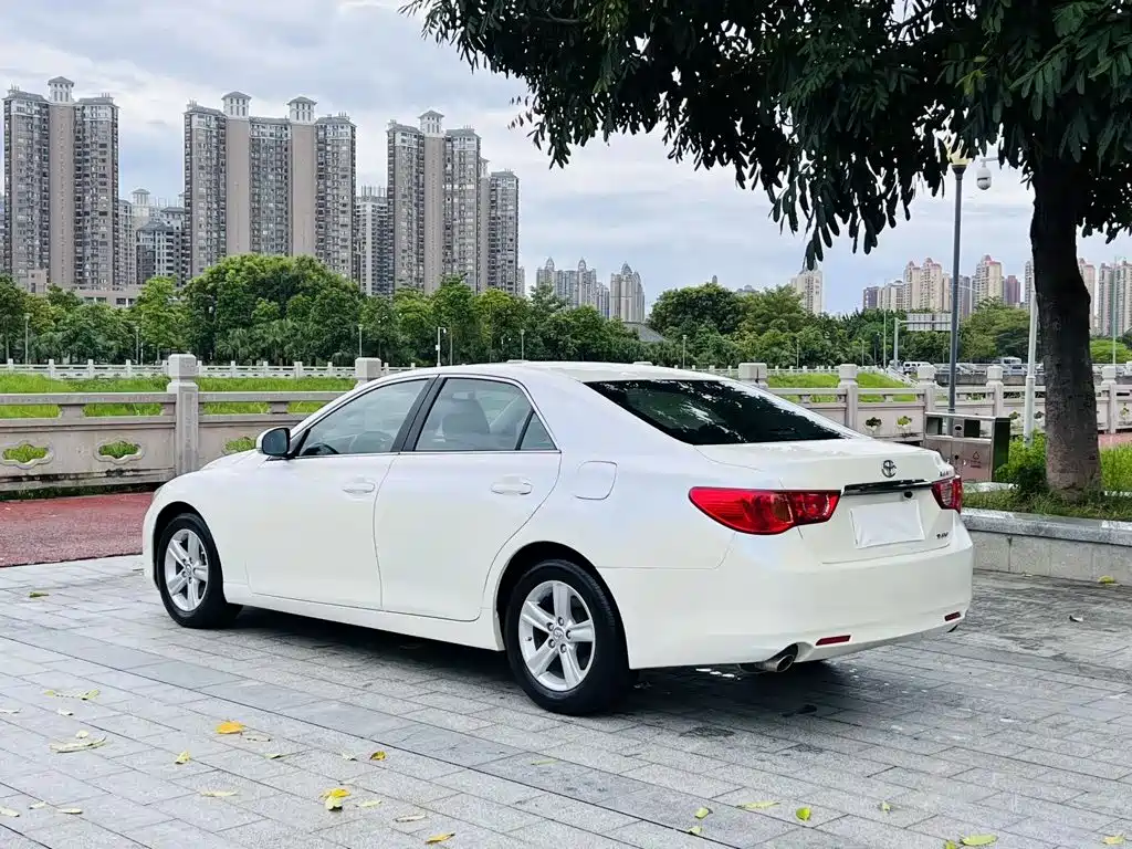 Toyota Reiz — миниатюра 7