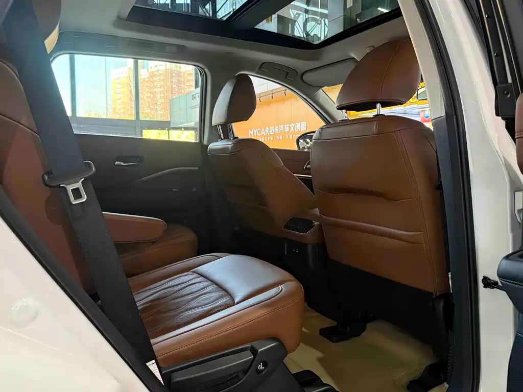 NISSAN EXPLORING THE LAND