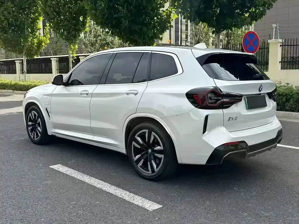 BMW iX3 — миниатюра 9