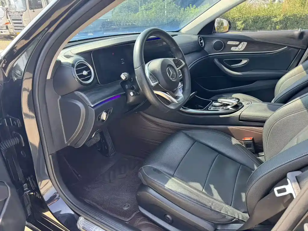 Mercedes-Benz E-Class — миниатюра 11