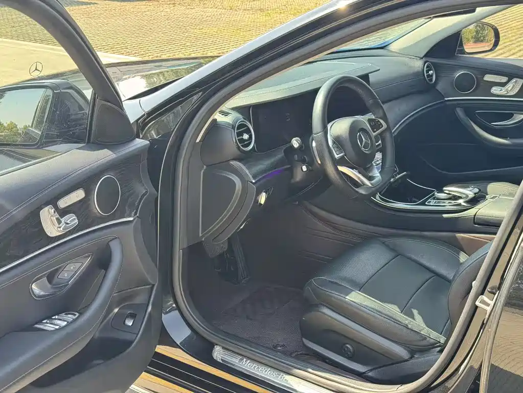 Mercedes-Benz E-Class — миниатюра 10