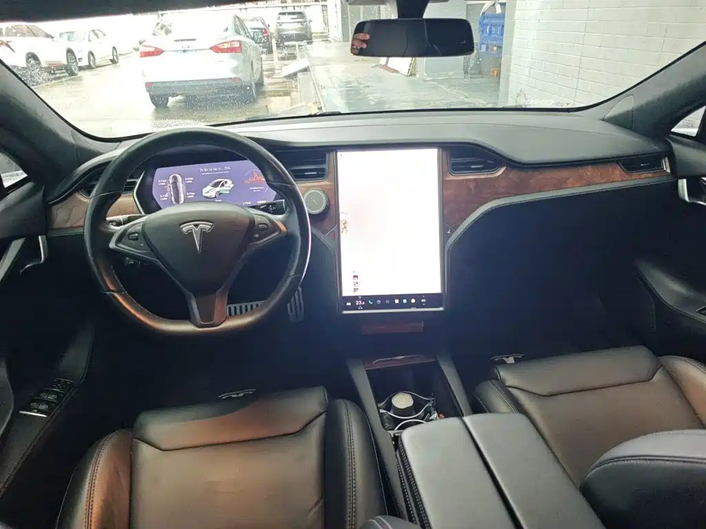 Tesla Model S — миниатюра 13