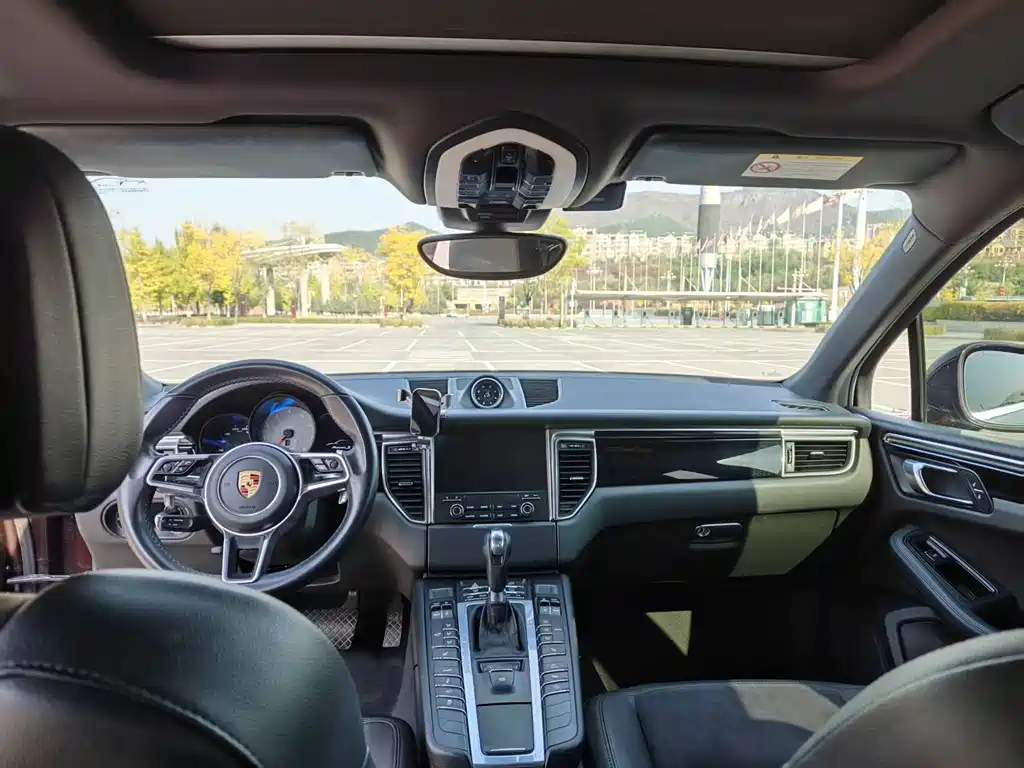 Porsche Macan — миниатюра 5