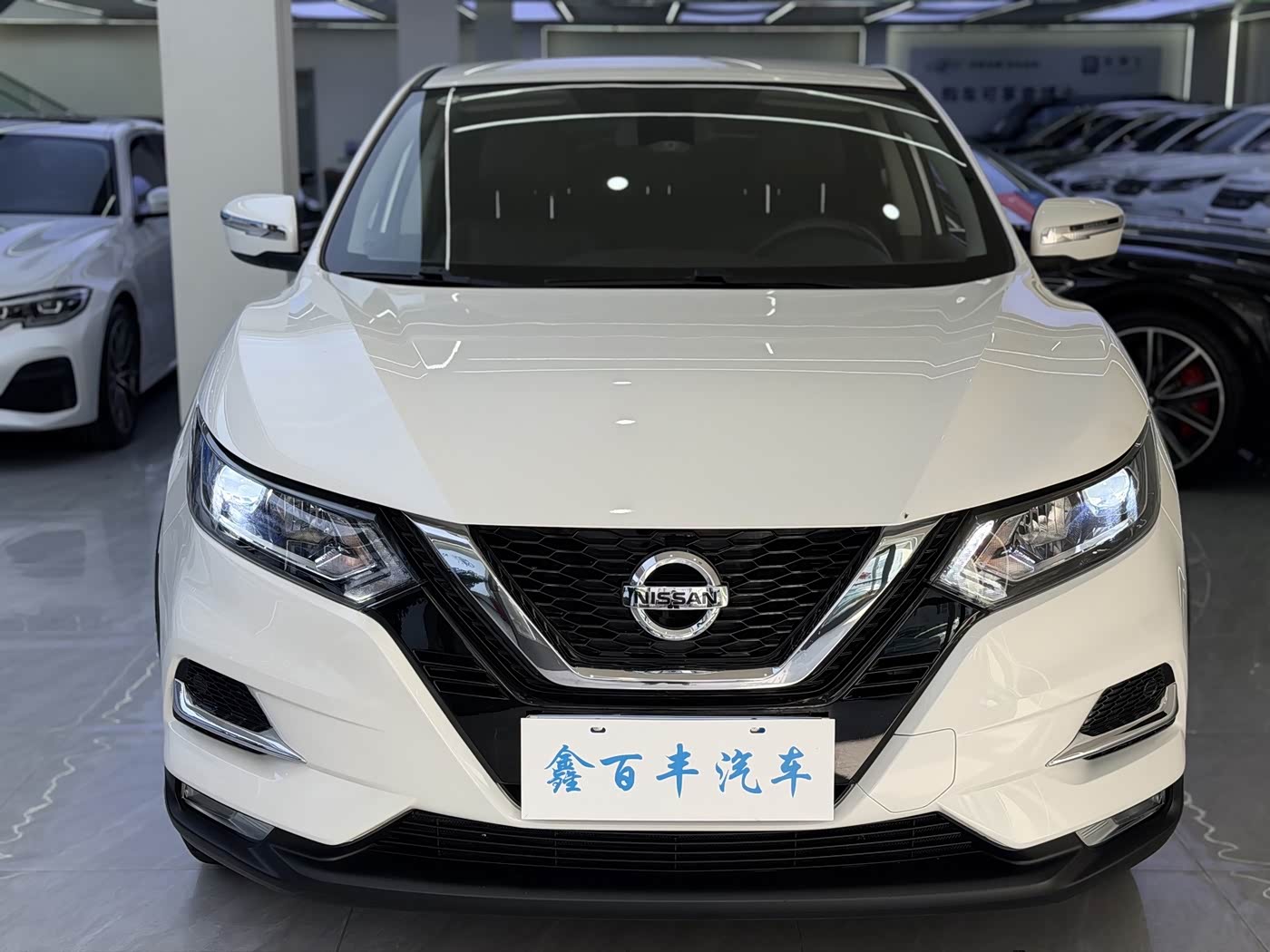 Nissan Qashqai 2.0 л 2023 г. Белый, пробег 16000 км