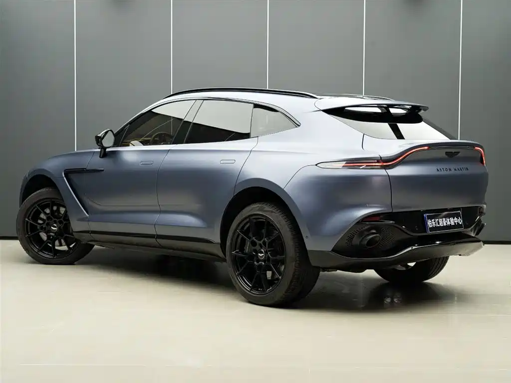 Aston Martin DBX 2024 4.0T V8