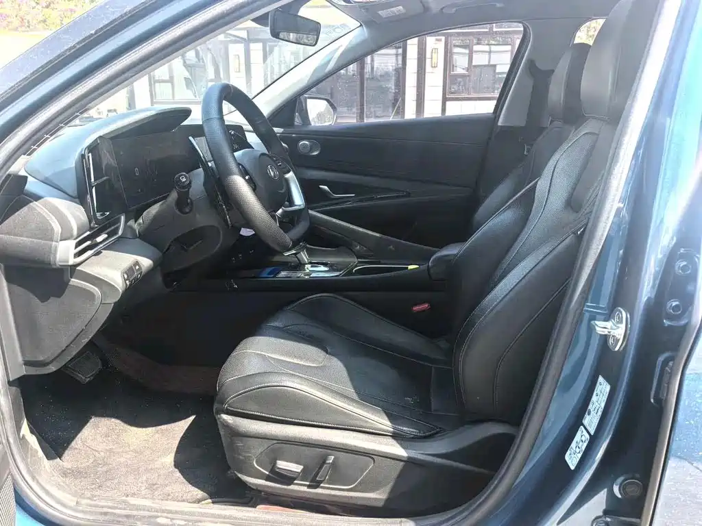 Hyundai Elantra — миниатюра 4