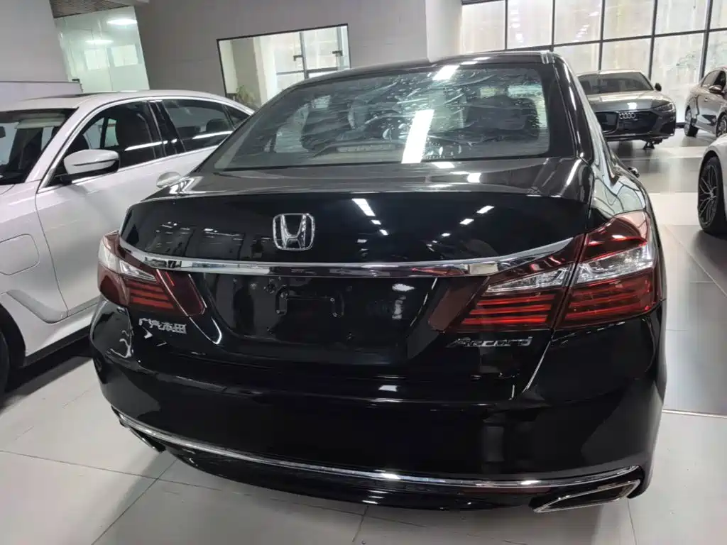 Honda Accord — миниатюра 6