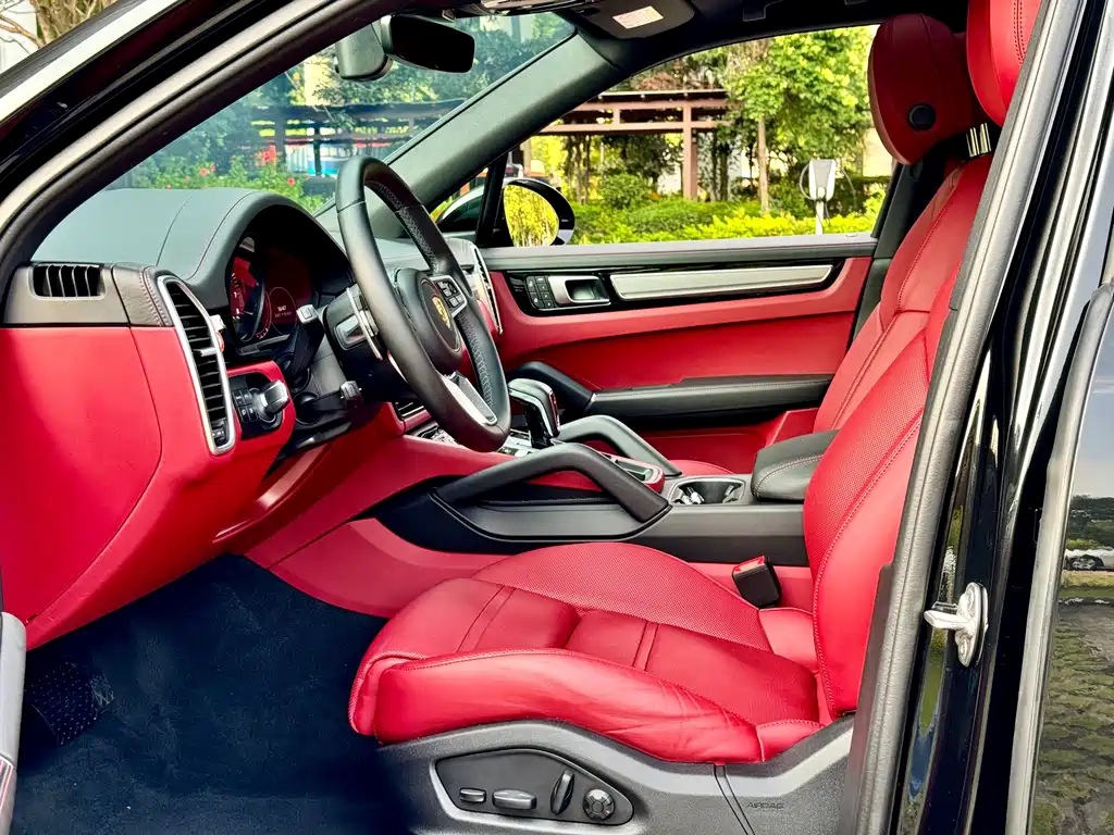 Porsche Cayenne — миниатюра 5
