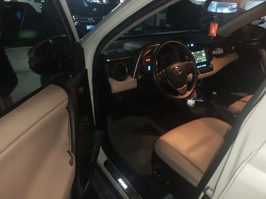 Toyota RAV4 — миниатюра 14