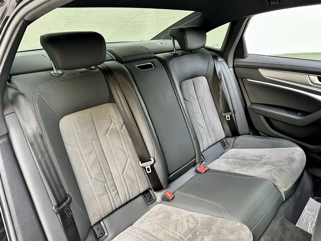 Audi A6L 2023 40 TFSI Luxury