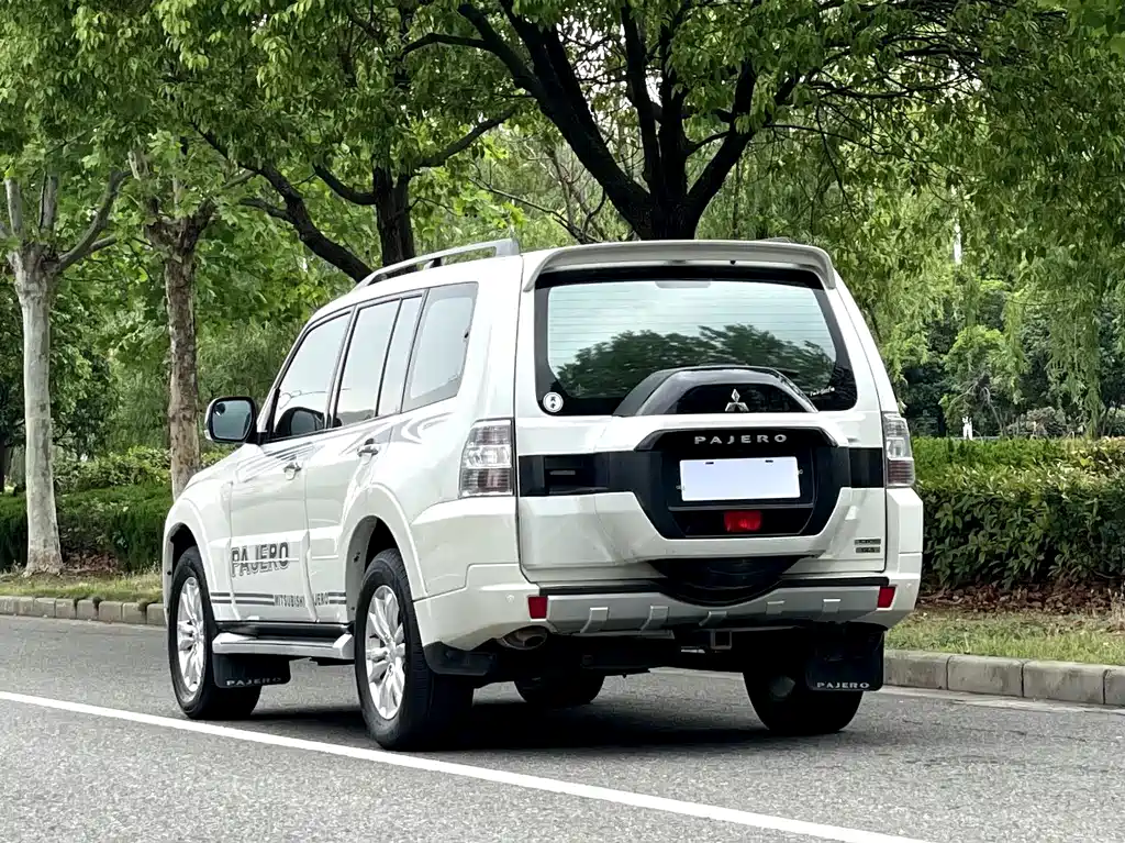 Mitsubishi Pajero (Import) — миниатюра 6