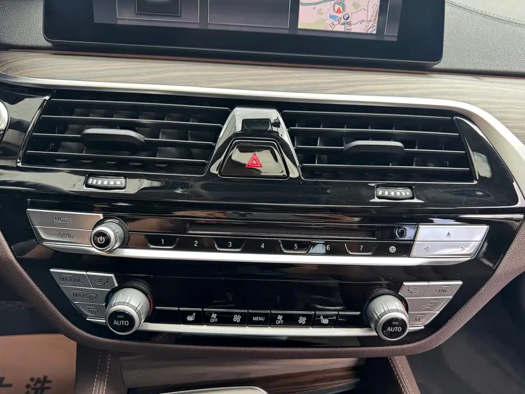 BMW 5 Series — миниатюра 36