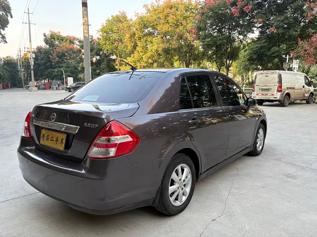 Nissan Tiida — миниатюра 7