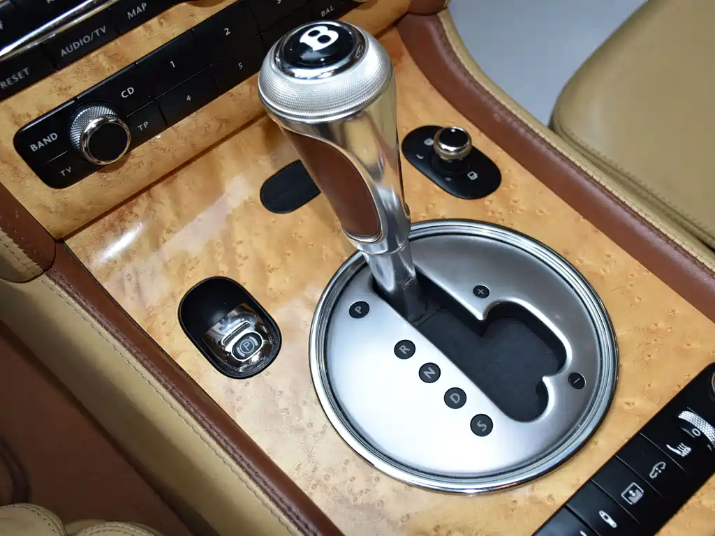 Bentley Flying Spur — миниатюра 13