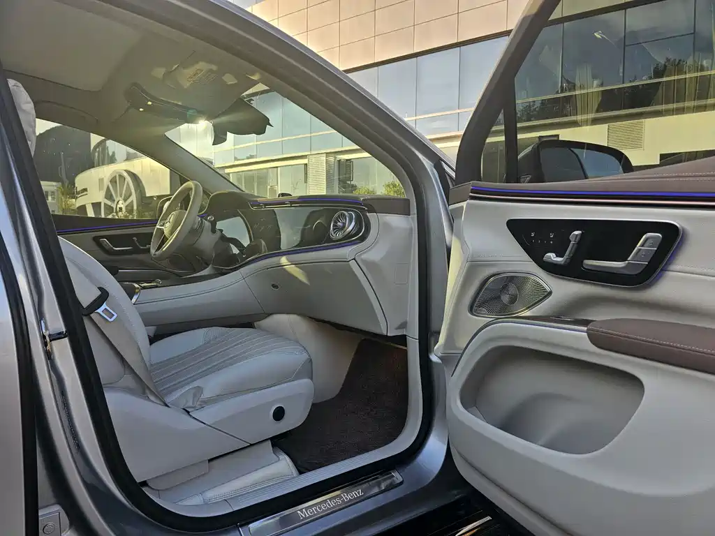 Mercedes-Benz EQS SUV — миниатюра 21