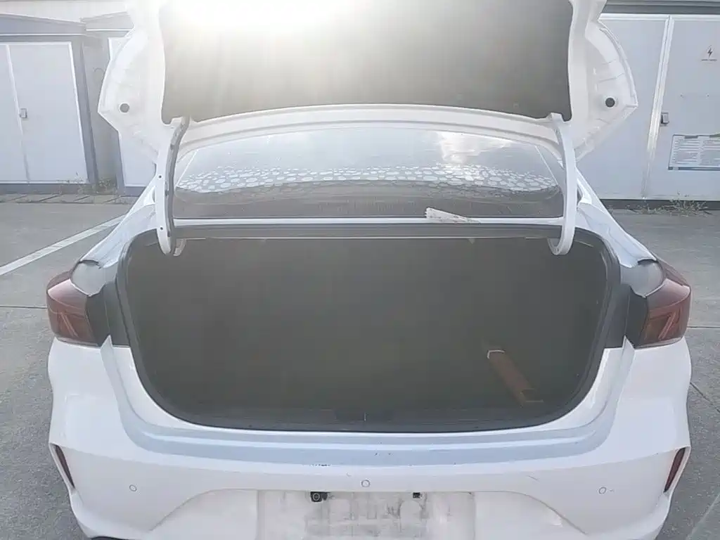 Changan Eado New Energy — миниатюра 19