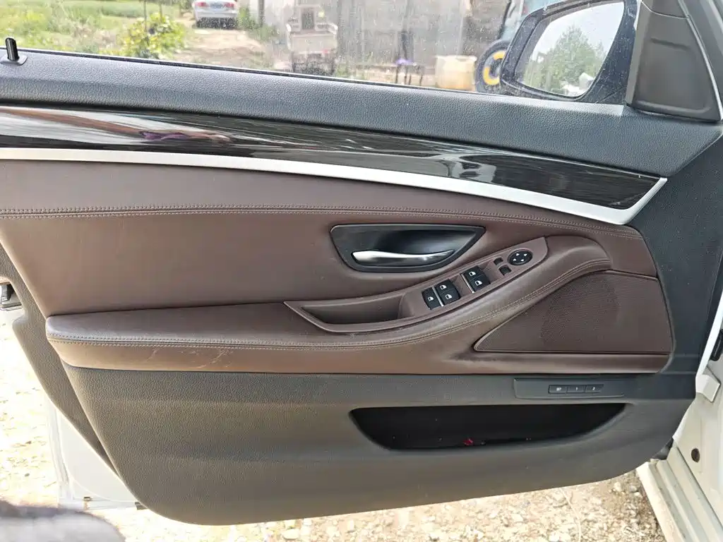 BMW 5 Series — миниатюра 17