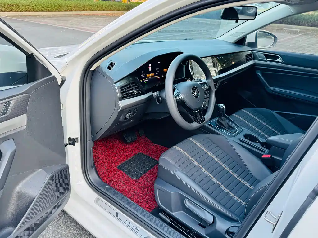 Volkswagen Lavida — миниатюра 4