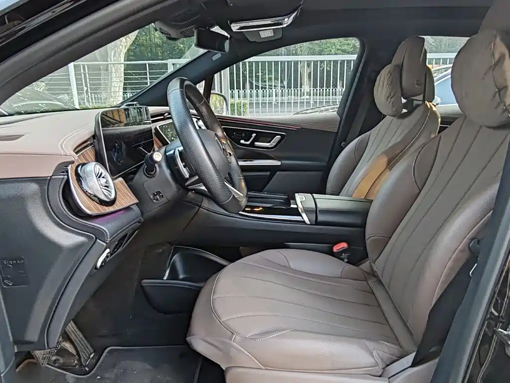 Mercedes-Benz EQE SUV — миниатюра 10