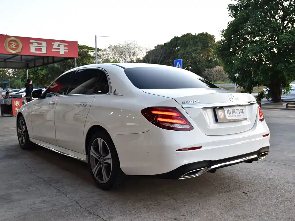 Mercedes-Benz E-Class — миниатюра 18