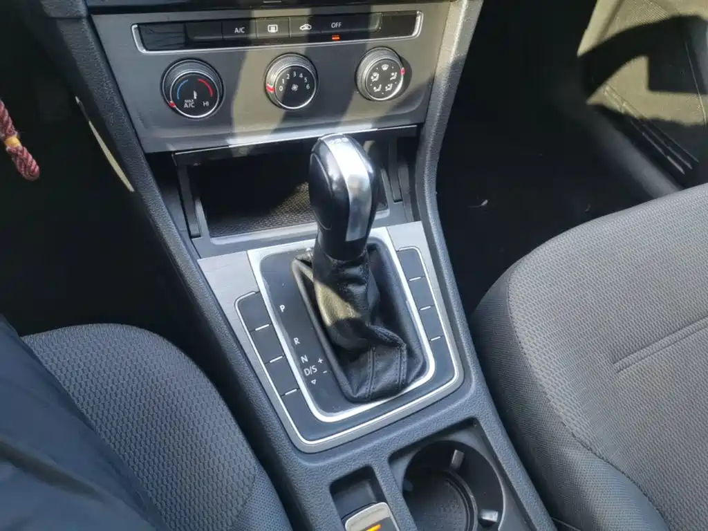 Volkswagen Golf — миниатюра 14
