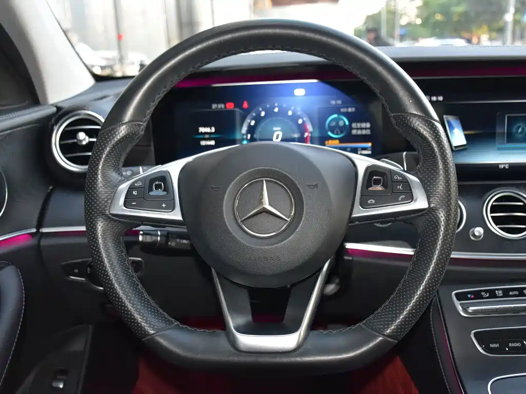 Mercedes-Benz E-Class — миниатюра 14