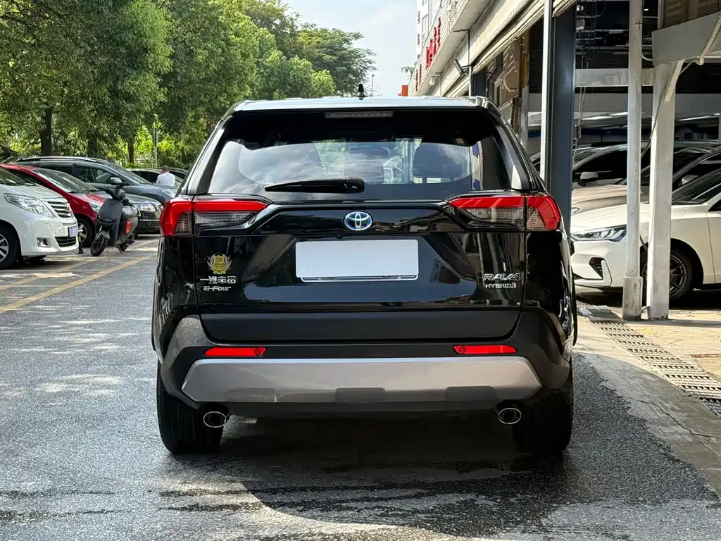 Toyota RAV4 — миниатюра 6