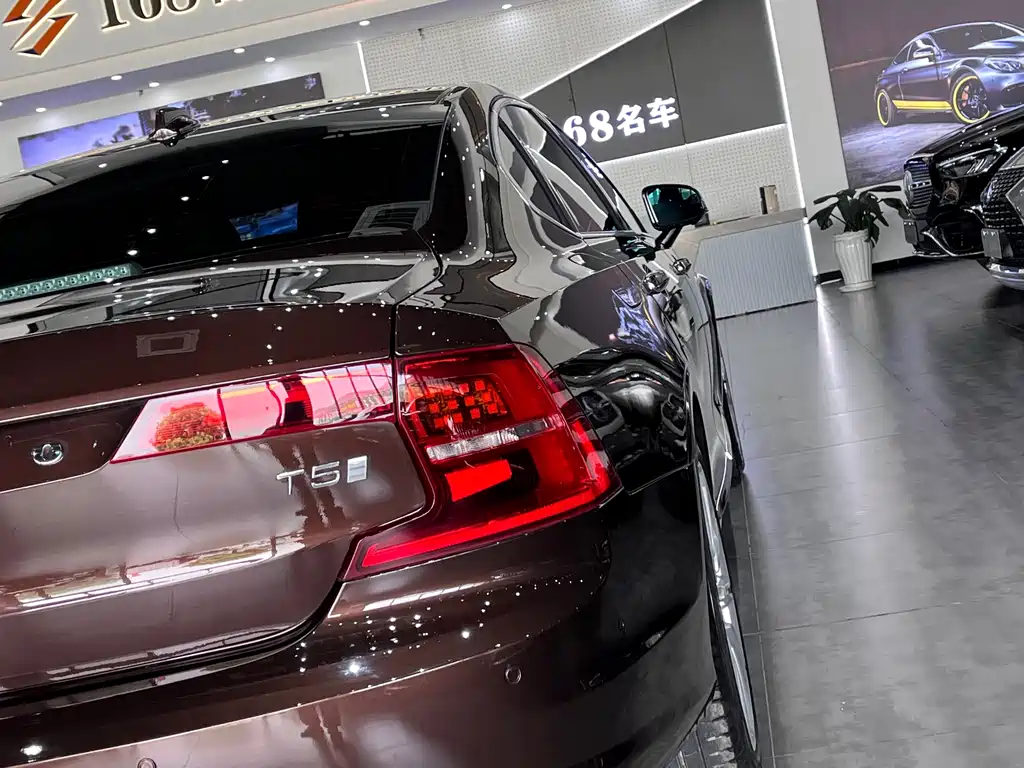 Volvo S90 2017 T5