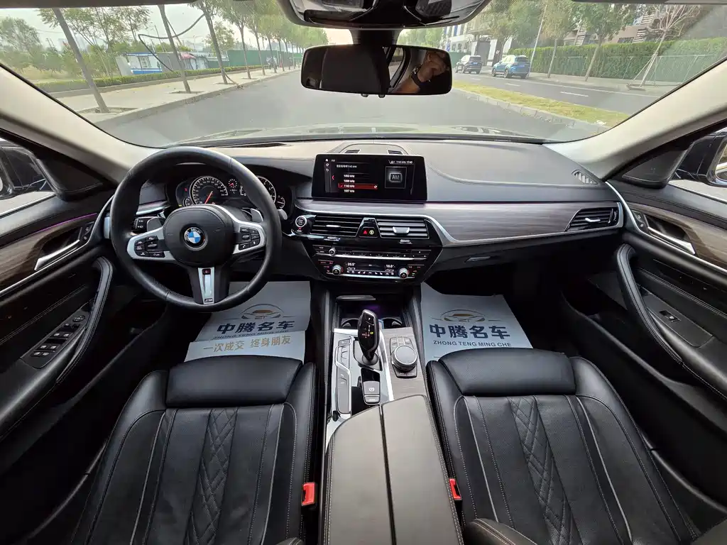 BMW 5 Series — миниатюра 17
