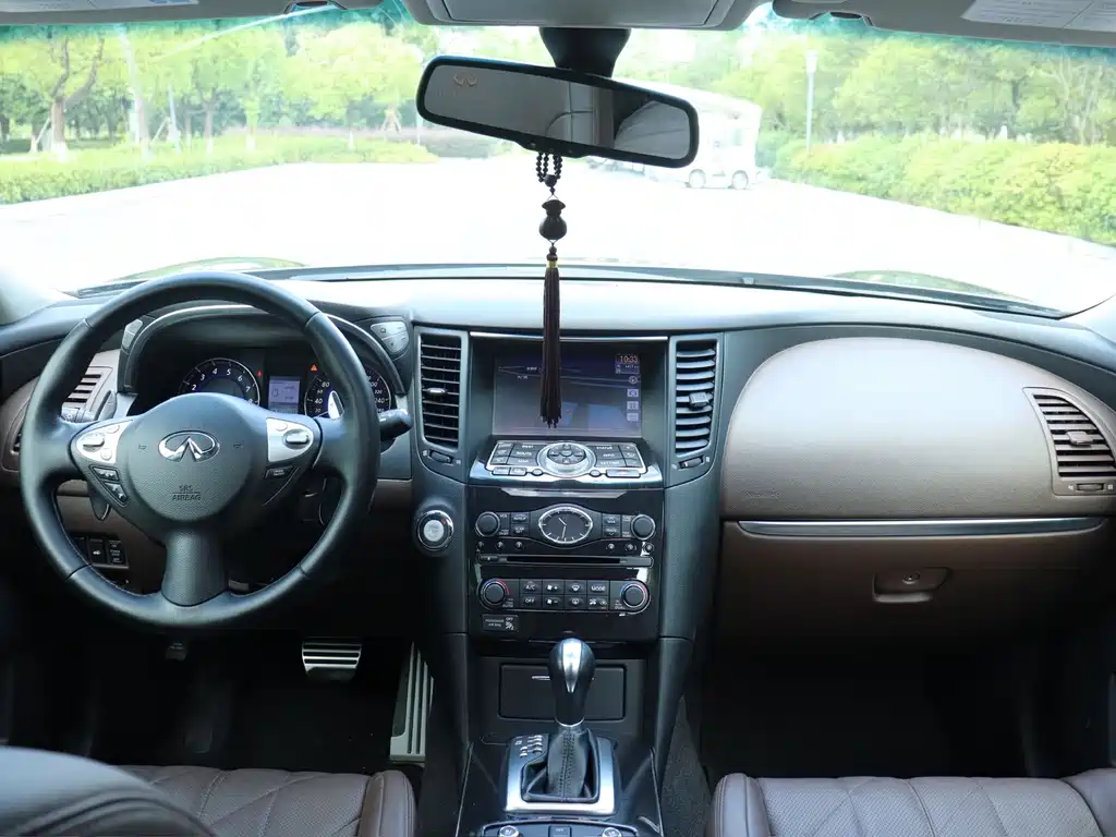 Infiniti QX70 — миниатюра 13