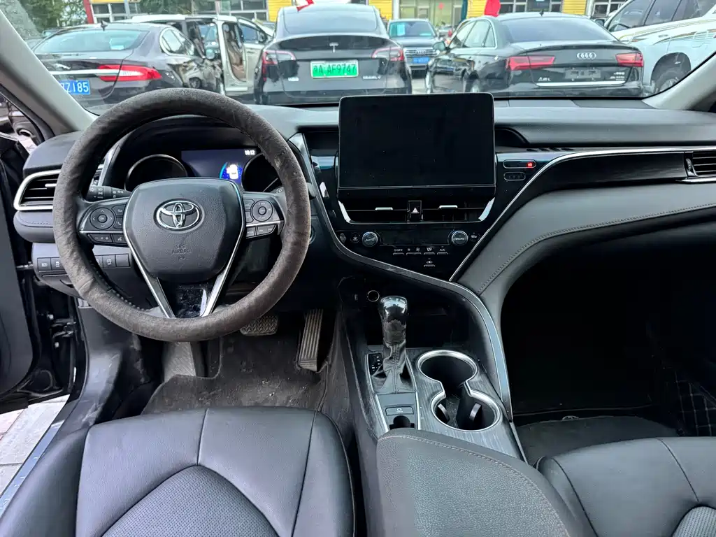 Toyota Camry — миниатюра 11
