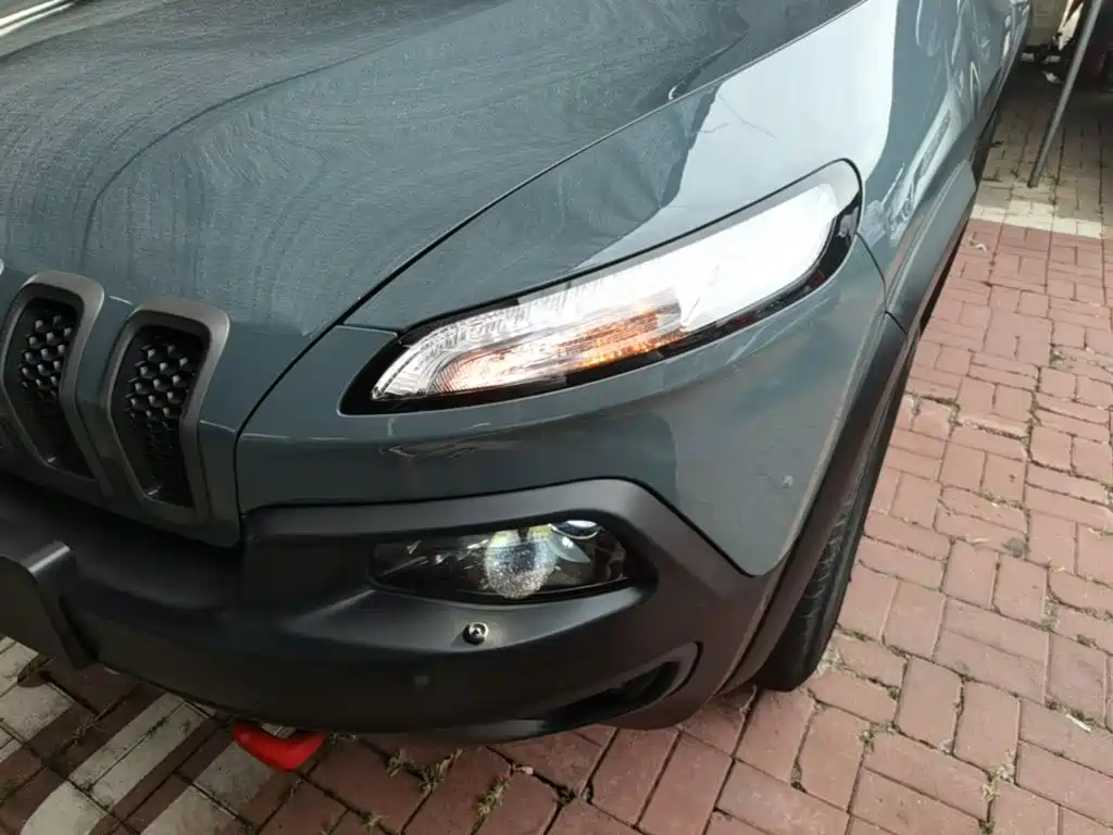 Jeep Cherokee (Import) — миниатюра 24
