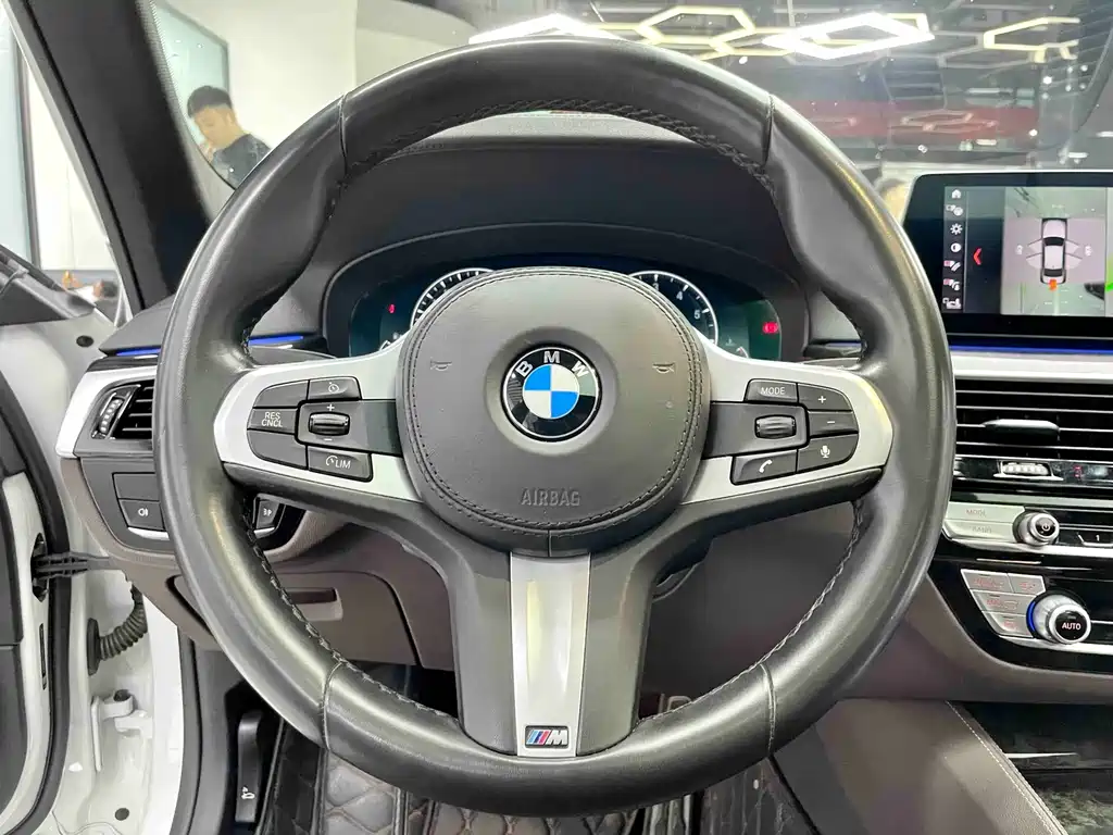 BMW 5 Series — миниатюра 9