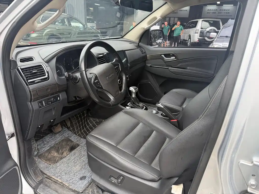 Isuzu MU-X — миниатюра 4