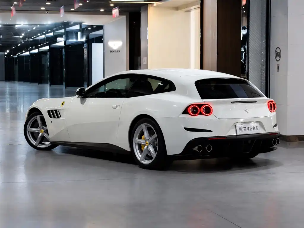 Ferrari GTC4Lusso — миниатюра 4