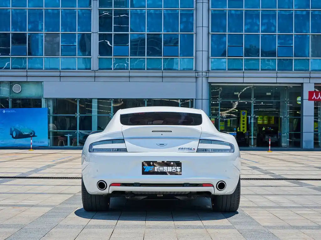 Aston Martin Rapide — миниатюра 8