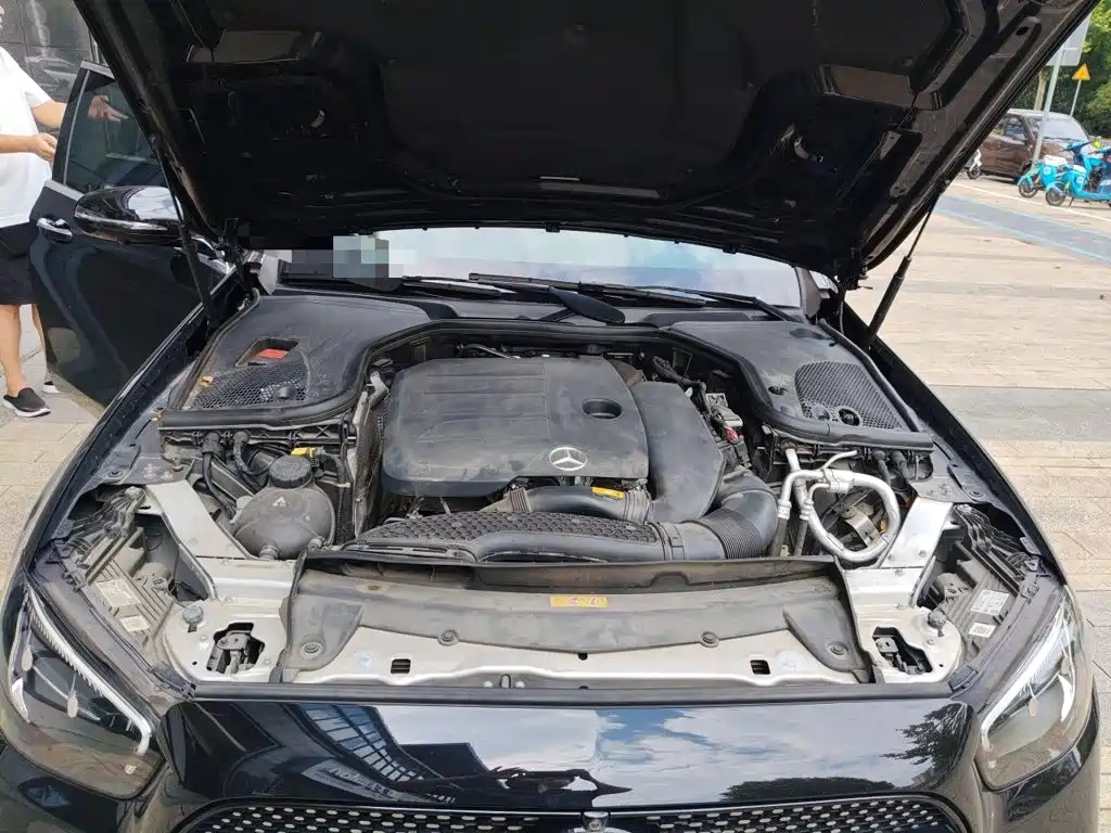 Mercedes-Benz E-Class — миниатюра 11