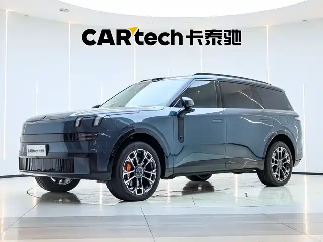 2025 Lynk & Co 900