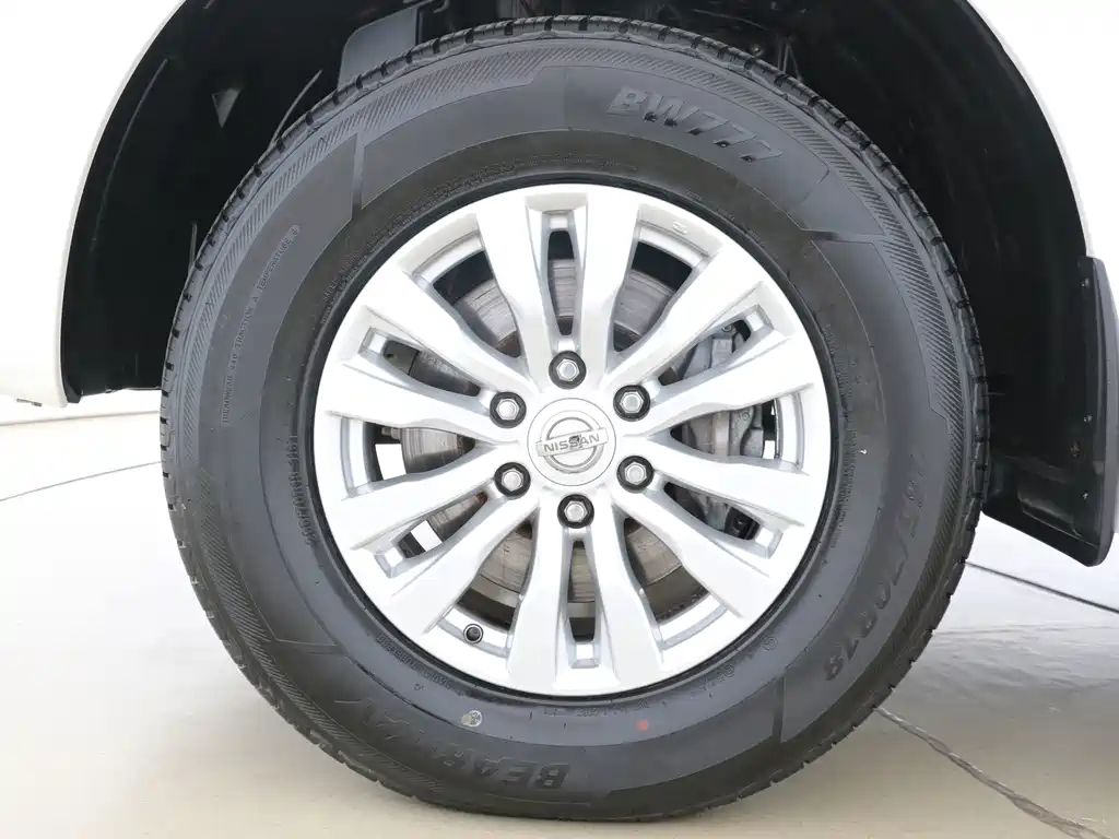 Nissan Patrol — миниатюра 5