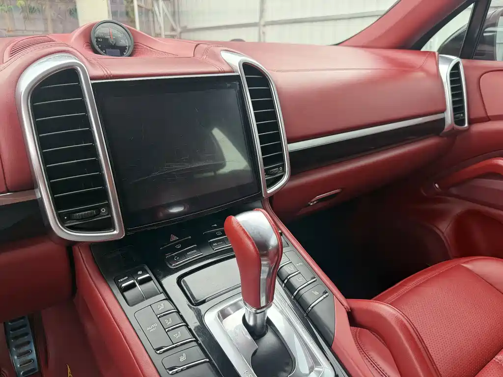 Porsche Cayenne — миниатюра 13