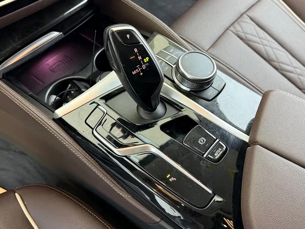 BMW 5 Series — миниатюра 14