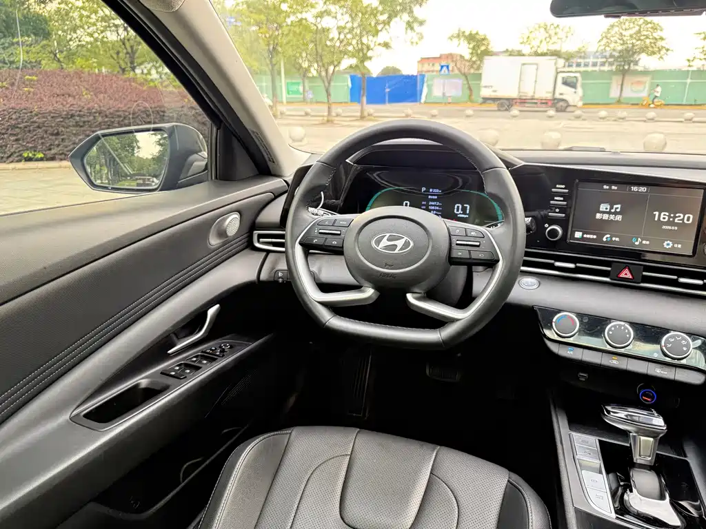 Hyundai Elantra — миниатюра 15