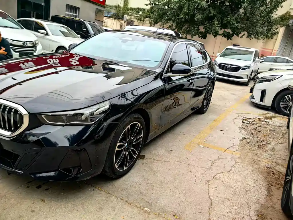 BMW 5 Series — миниатюра 9