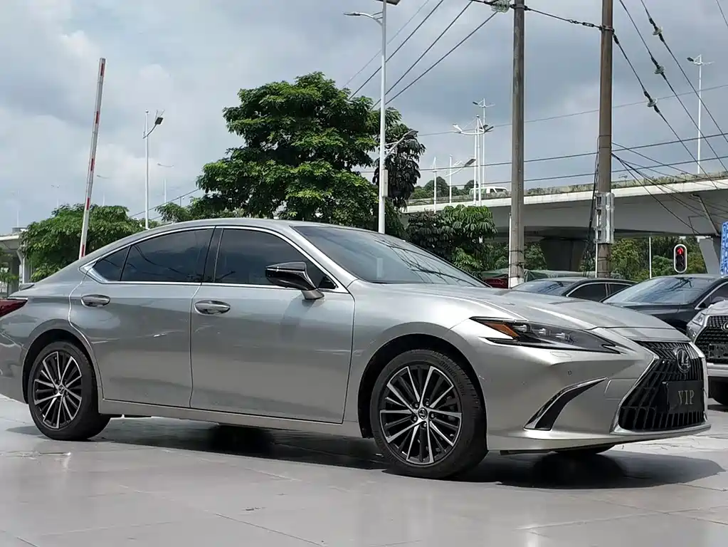 Lexus ES 2022 300h Premium