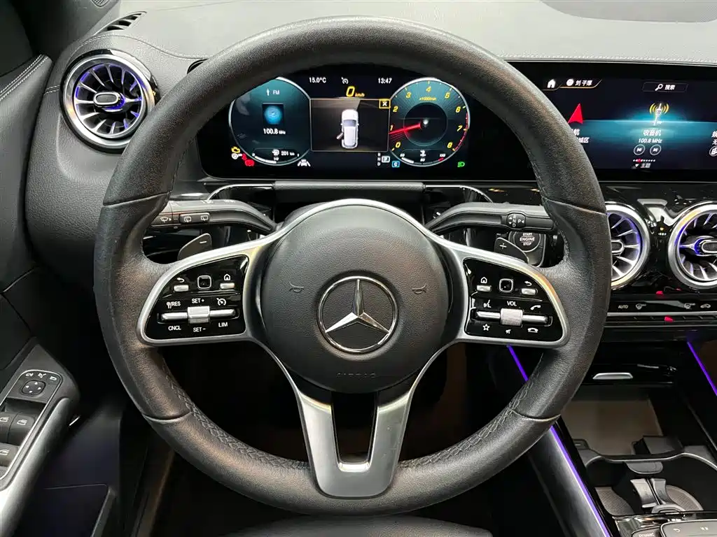 MERCEDES-BENZ GLA