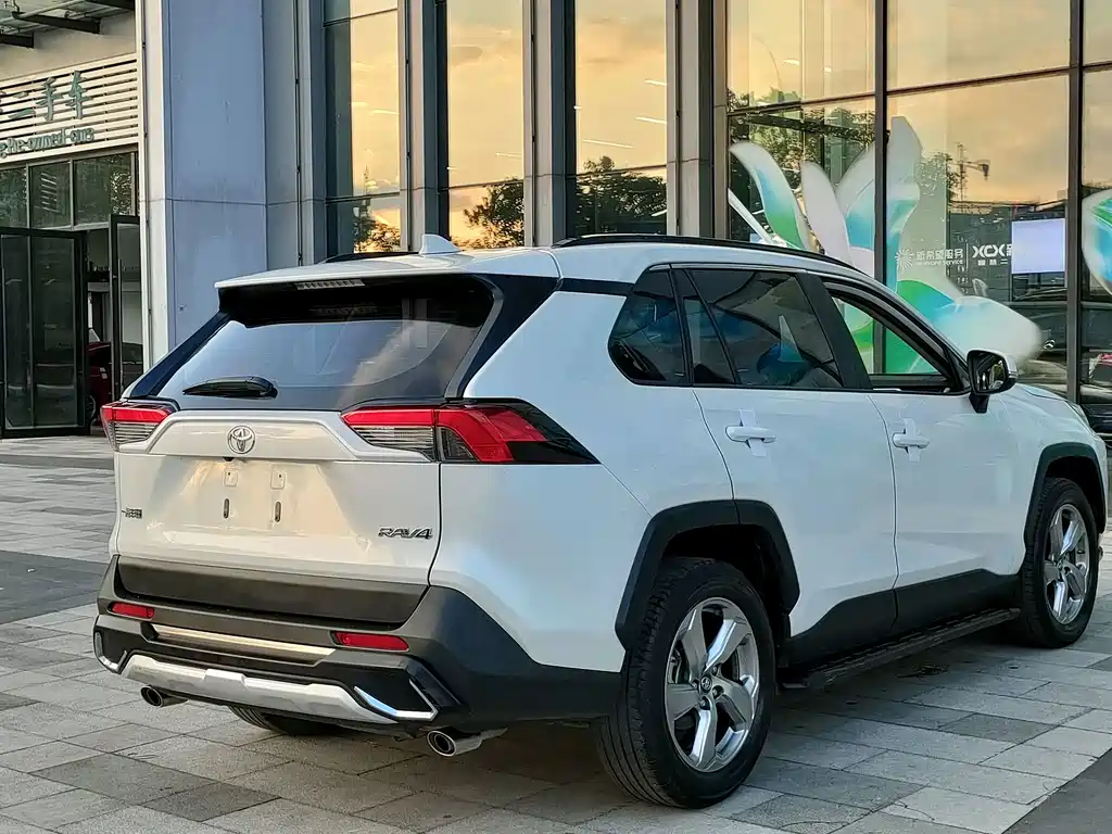 Toyota RAV4 — миниатюра 2
