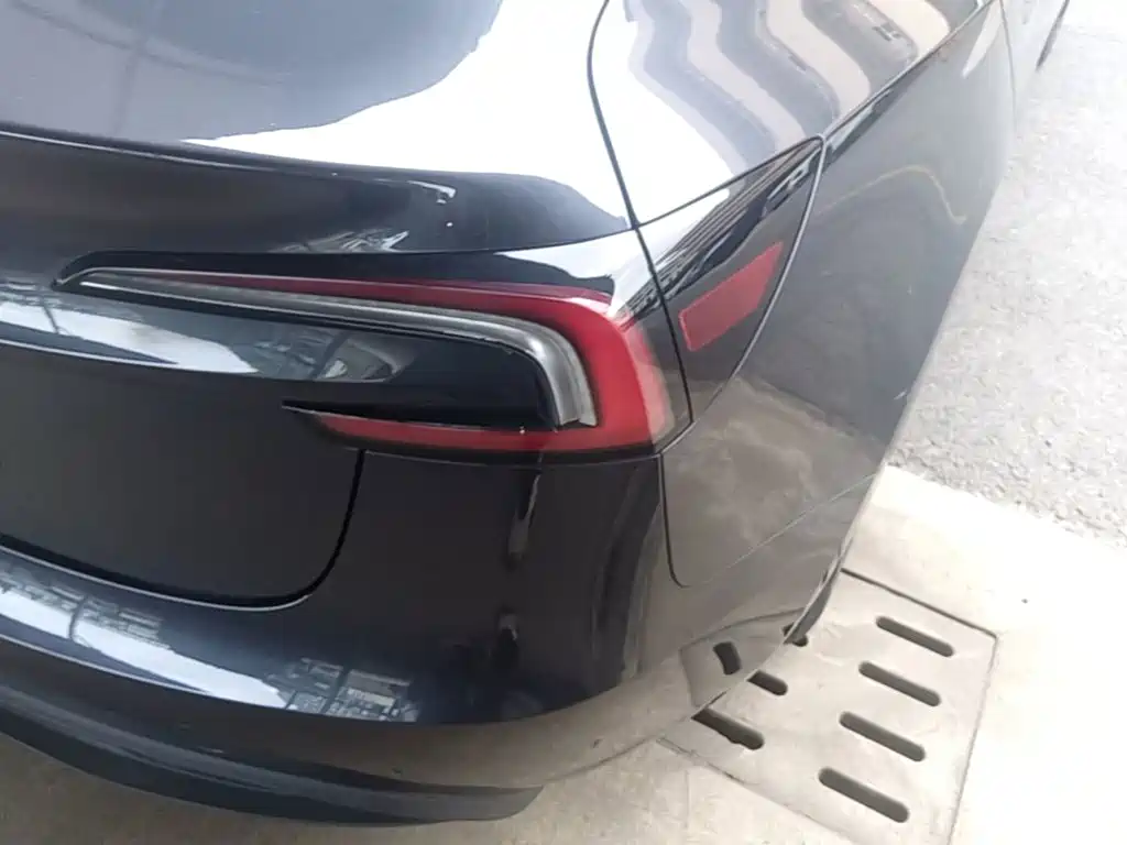 Tesla Model 3 — миниатюра 8