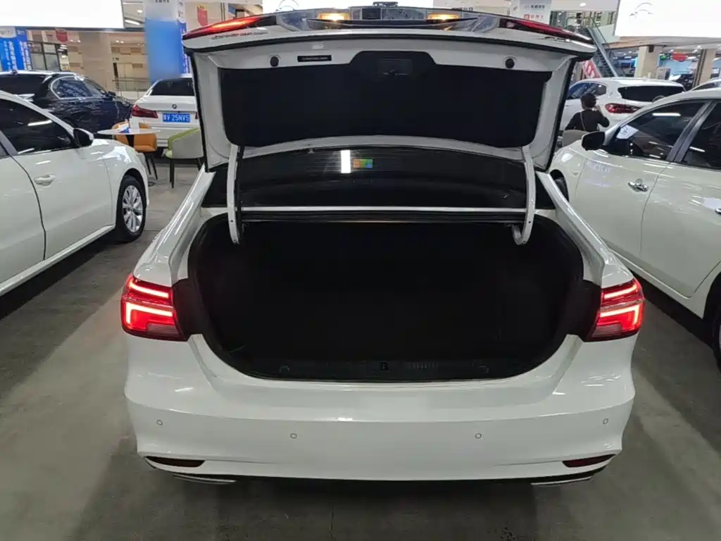 Roewe i6 Classic — миниатюра 19